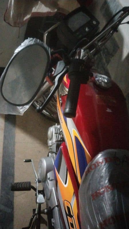 bike for sale only 400 km Exchange possible with 125 4