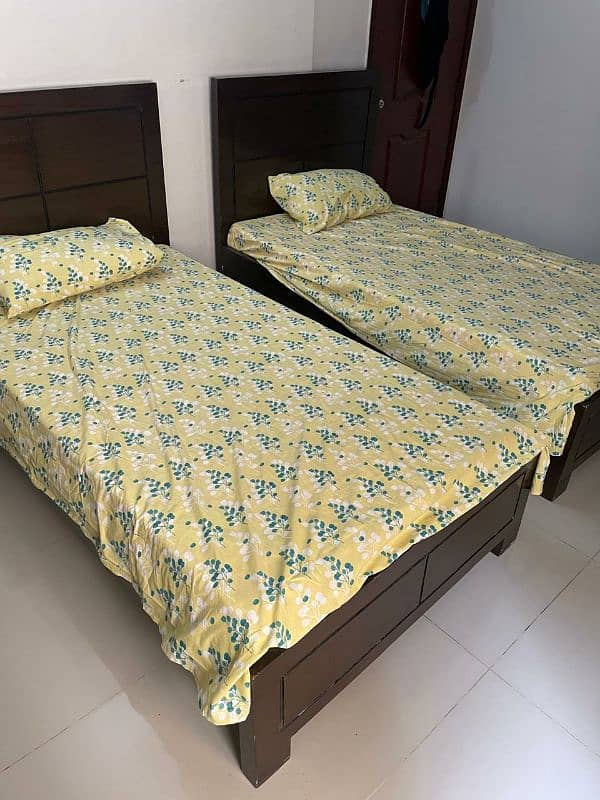 Single bed set (mattresses for sale separately)check description 0