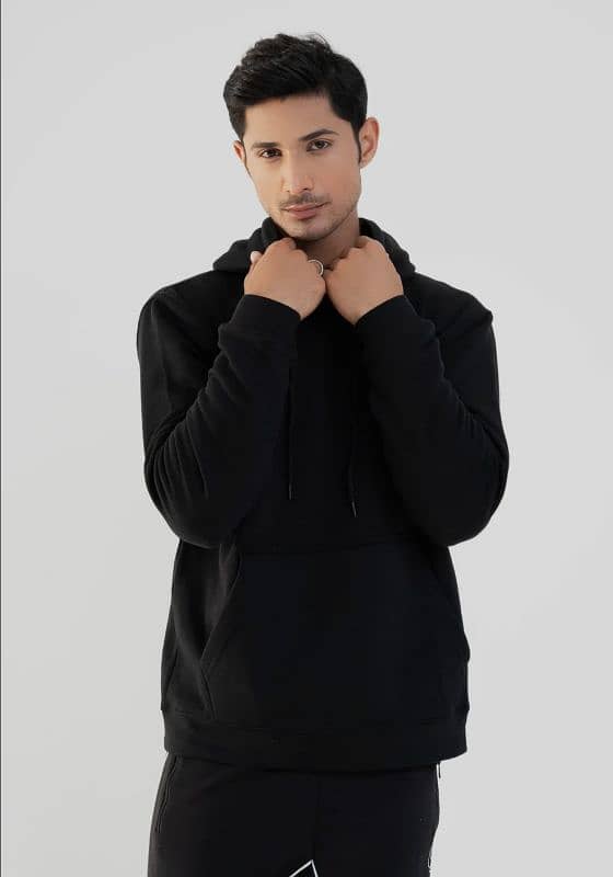 Black hoddie in prenium quality. 2