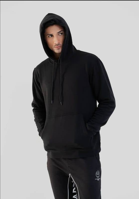 Black hoddie in prenium quality. 4