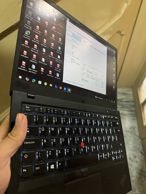 i7 8th Gen x1 carbon 16GB RAM  very slim 1