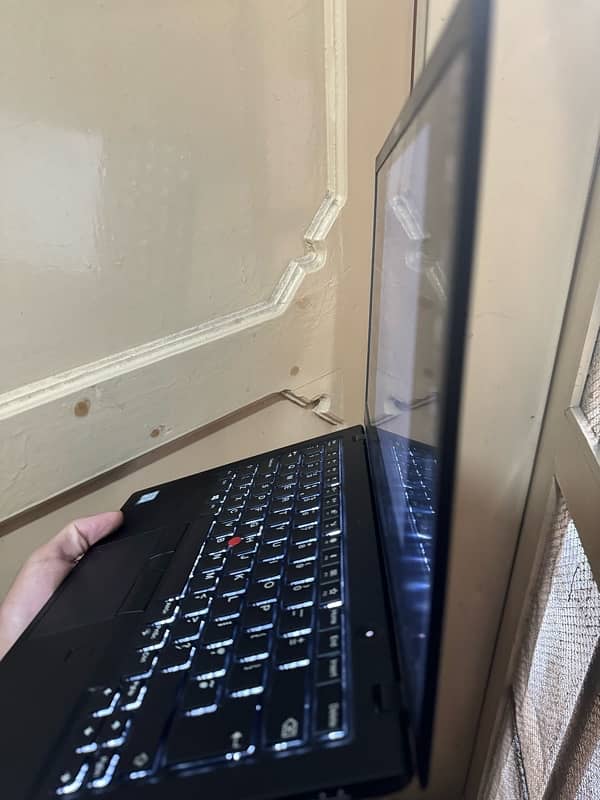 i7 8th Gen x1 carbon 16GB RAM  very slim 8