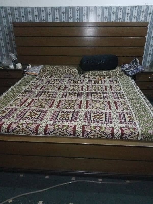 slightly used king size bed selling due to shifting 1