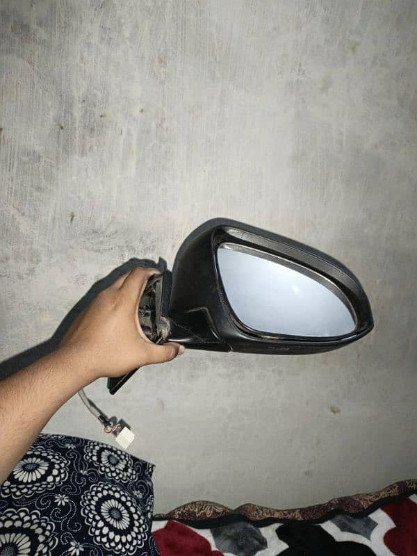 Toyota vitz 19/22 side mirror 1