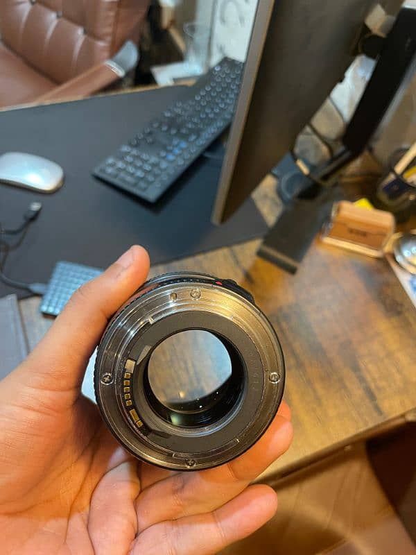 Canon EF 85mm f/1.8 USM Lens for Sale. 3