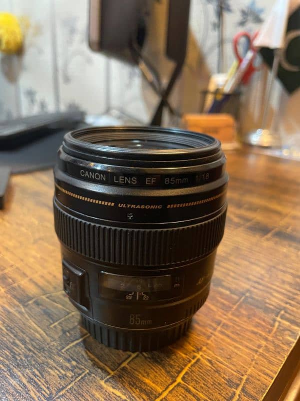 Canon EF 85mm f/1.8 USM Lens for Sale. 4