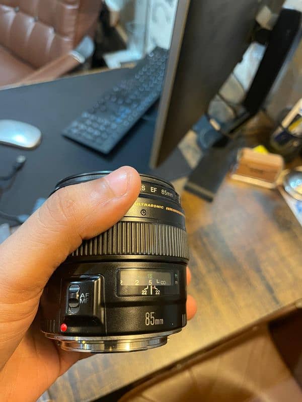 Canon EF 85mm f/1.8 USM Lens for Sale. 7