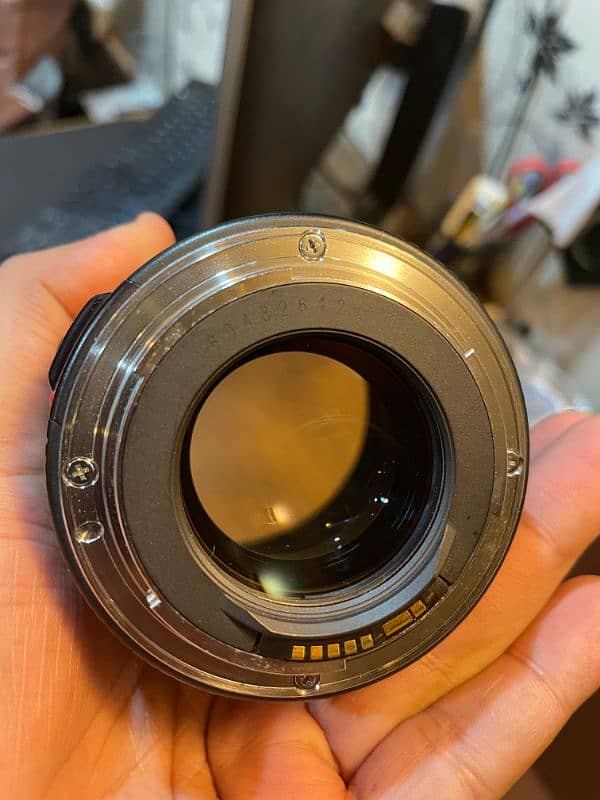 Canon EF 85mm f/1.8 USM Lens for Sale. 8