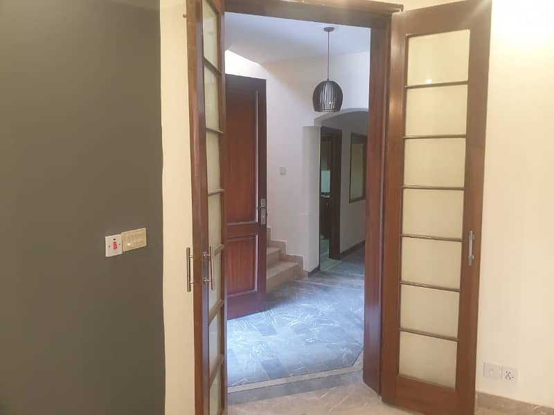 32 Marla Double Unit Commercial House Available For Rent in H Block Gulberg 3 4