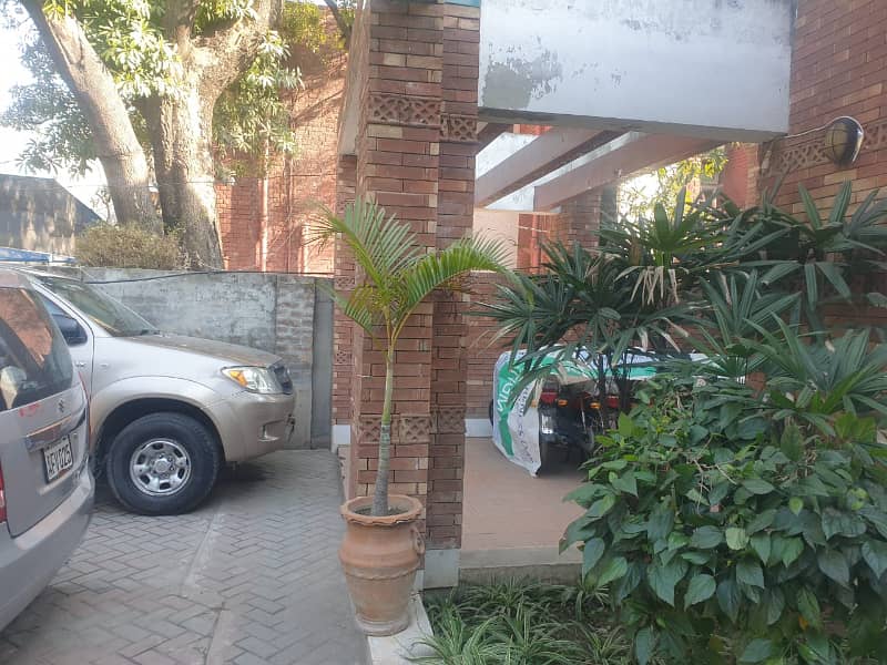 32 Marla Double Unit Commercial House Available For Rent in H Block Gulberg 3 17