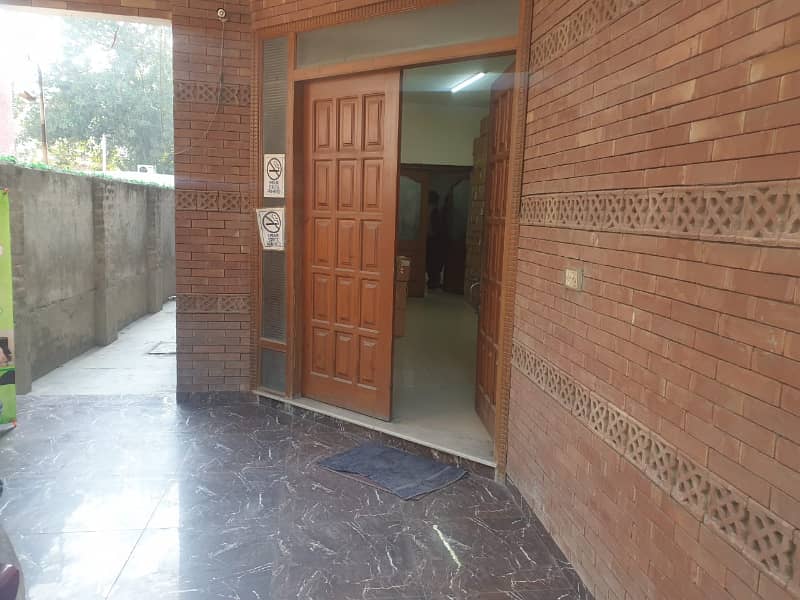 32 Marla Double Unit Commercial House Available For Rent in H Block Gulberg 3 21