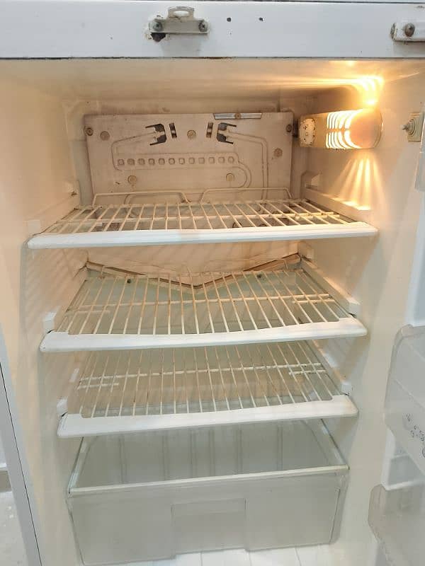 Pel Refrigerator 0