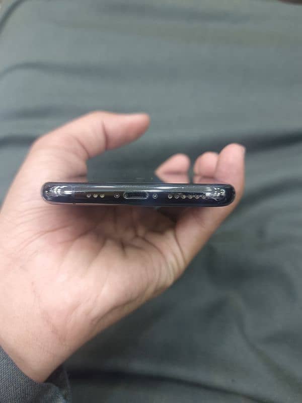 iphone 11pro 64gb 10/ 10 Condition factory unlocked 4