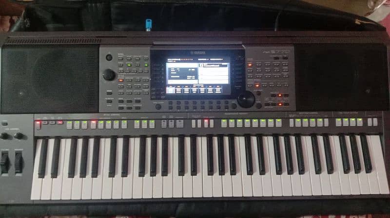 Yamaha Keyboard PSR-S770 0