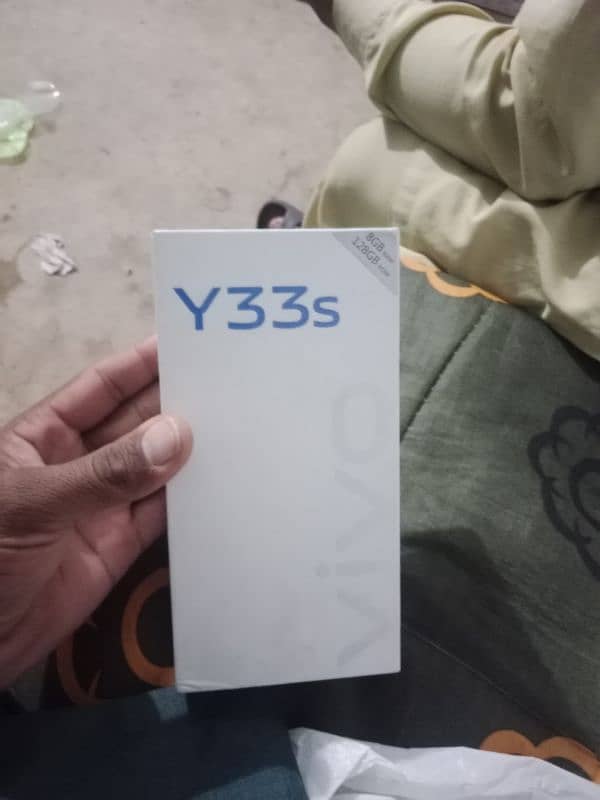 vivo y33s neat and clean with box & charger 5