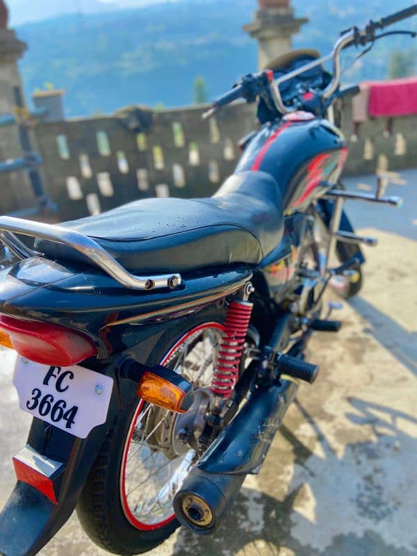 Honda Deluxe bike in good condition 2012 model 1