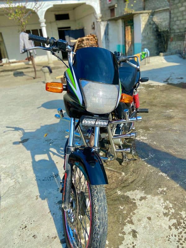 Honda Deluxe bike in good condition 2012 model 3