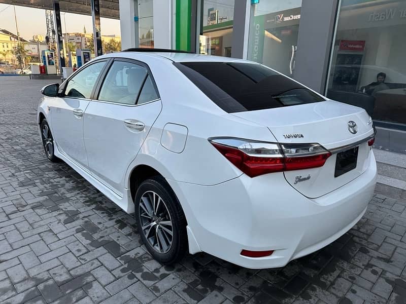 Toyota Altis Grande 2018 3