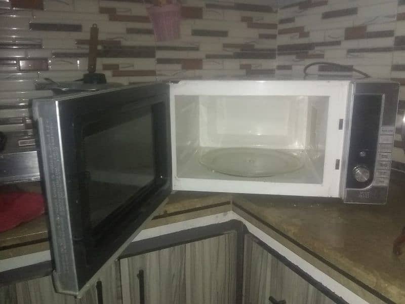 Dawlance Microwave 2