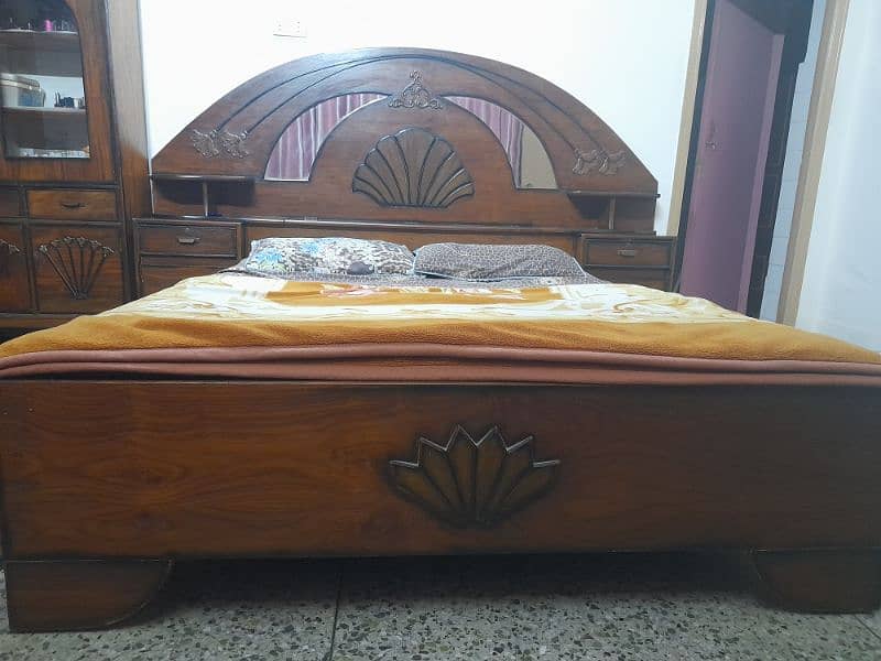 Bed Set with Dressing Table for Sale – Excellent Condition 0