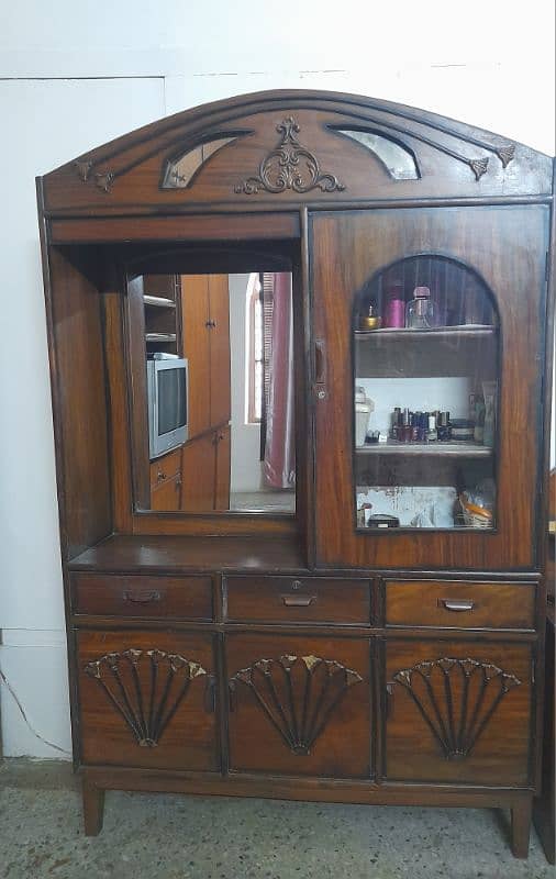 Bed Set with Dressing Table for Sale – Excellent Condition 2