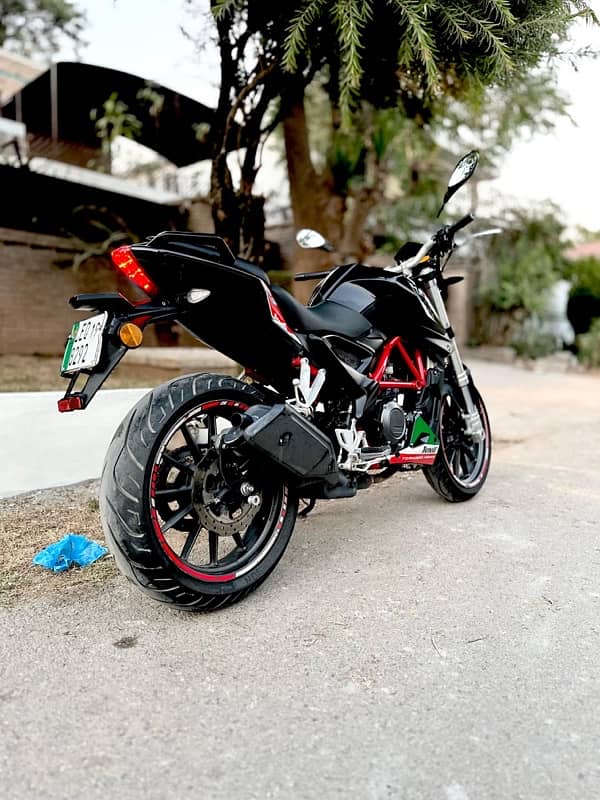 BENELI TNT 250cc 4