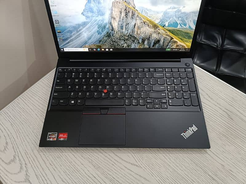 Lenovo Thinkpad E15 Ryzen 7 4700U 8 cores 2gb dedicated graphics 15.6 2