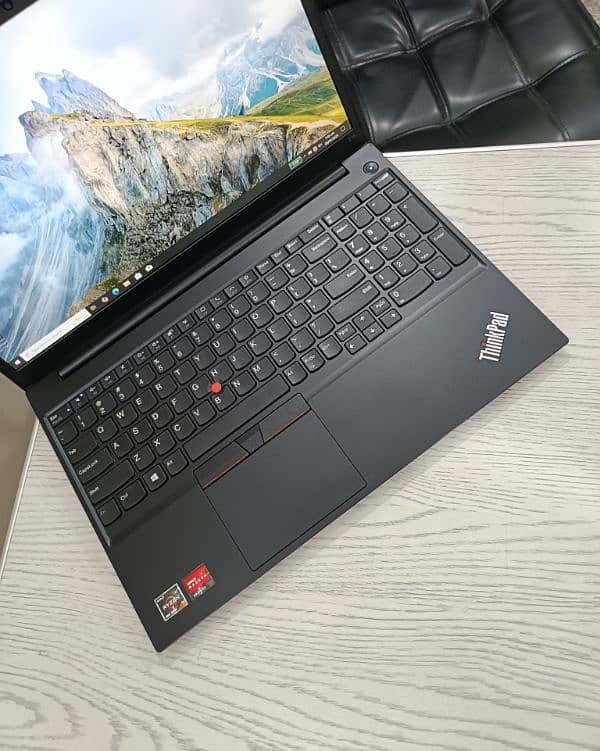 Lenovo Thinkpad E15 Ryzen 7 4700U 8 cores 2gb dedicated graphics 15.6 6