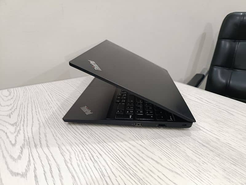 Lenovo Thinkpad E15 Ryzen 7 4700U 8 cores 2gb dedicated graphics 15.6 8