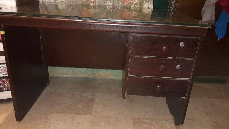 wooden table brown color heavy mirror weight 4