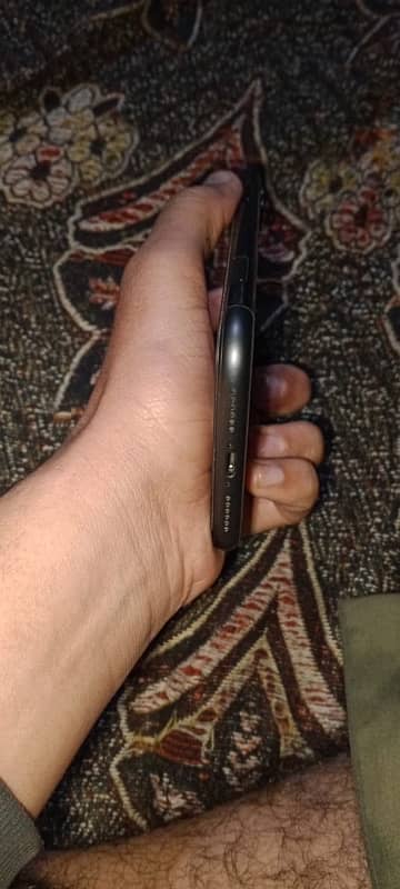 iPhone 11 jv 64 paso ki zurat h 4