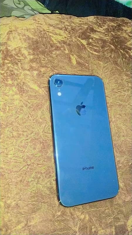 iPhone XR 1