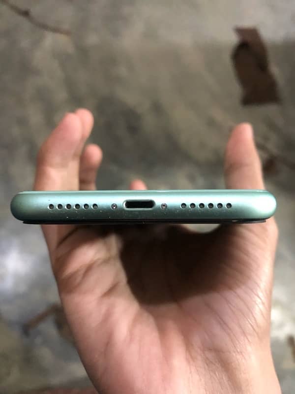 iPhone 11 128 GB factory unlocked non pta 3