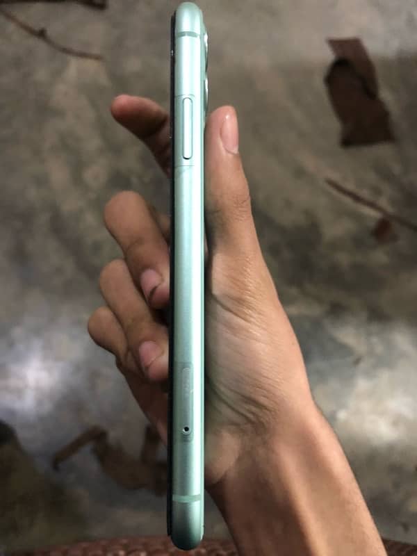 iPhone 11 128 GB factory unlocked non pta 4