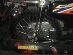 assalamoalaikum Honda 125 17 modal ha 18 ka nmbar arjant sell krna ha