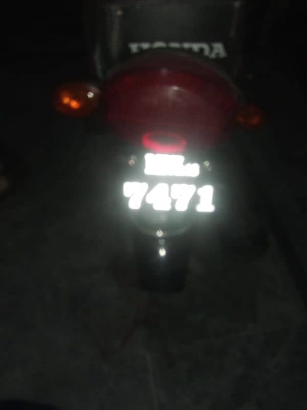 assalamoalaikum Honda 125 17 modal ha 18 ka nmbar arjant sell krna ha 3