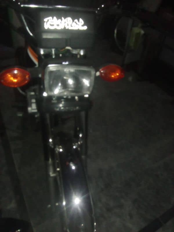 assalamoalaikum Honda 125 17 modal ha 18 ka nmbar arjant sell krna ha 5