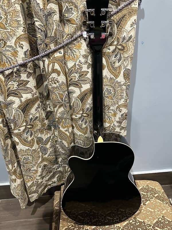 Chords acoustic guitar for sale in mint condition 4