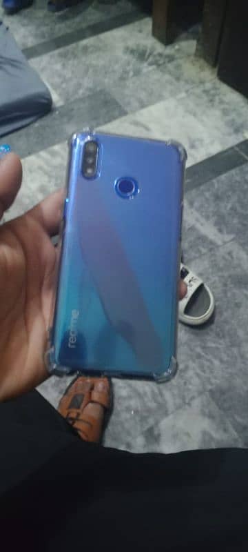 realme 3 4