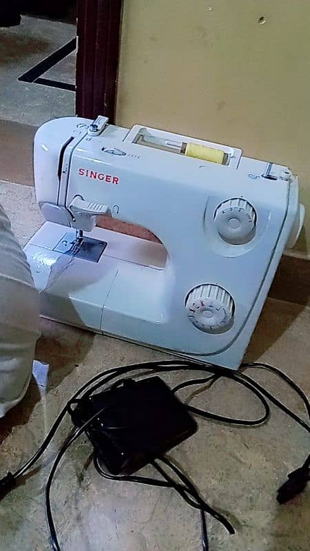 Singer sewing machine ZZ-8280 1