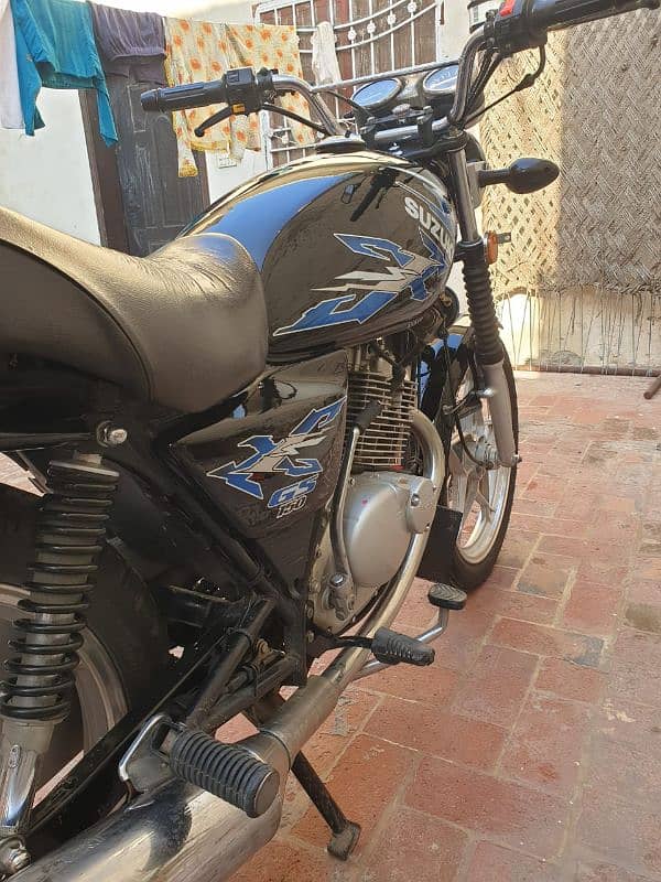 Suzuki GS 150 3