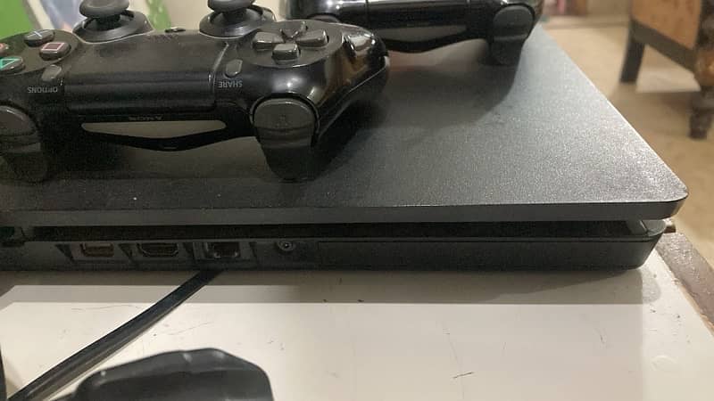 PS4 Slim | 500GB | 2 Controllers 0