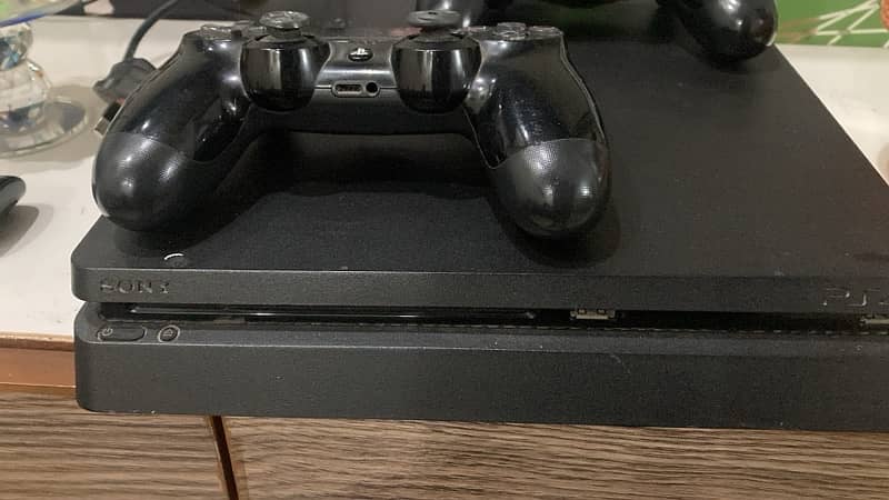 PS4 Slim | 500GB | 2 Controllers 1