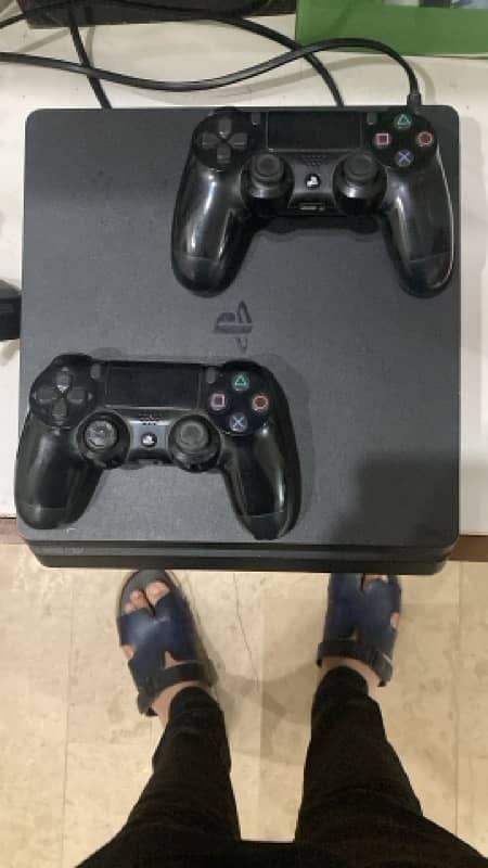 PS4 Slim | 500GB | 2 Controllers 2