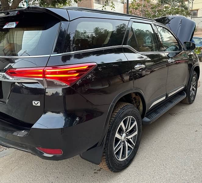 Toyota Fortuner V 2021 3