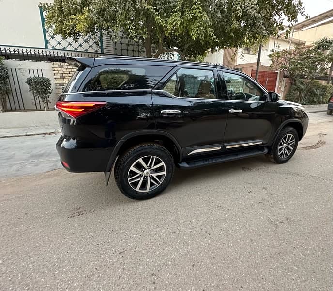 Toyota Fortuner V 2021 5