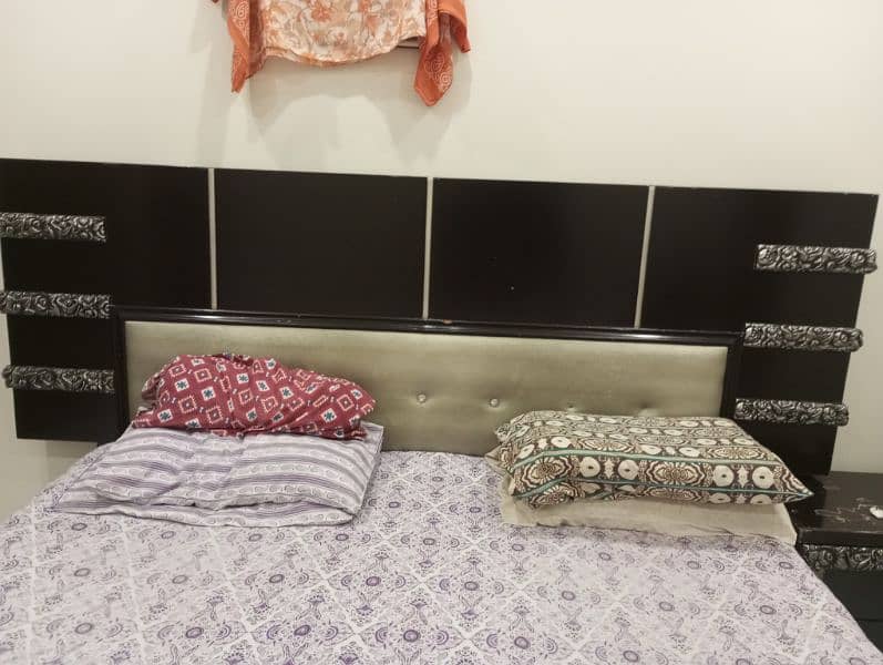 home used bed is available for sale 1