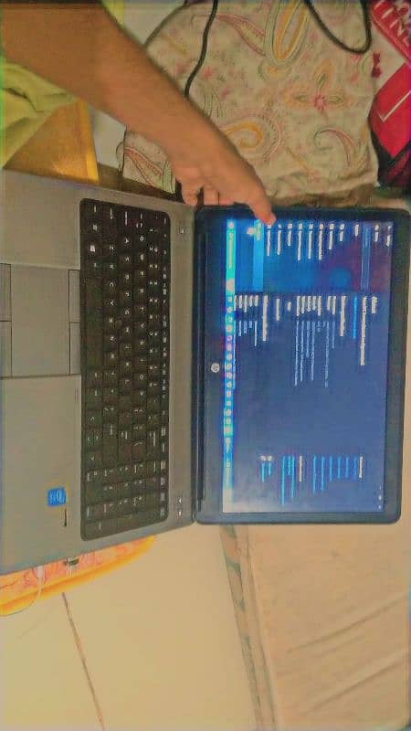 URGENTLY SELLING HP BUSINESS LAPTOP i5-4300 (15-inches) 0