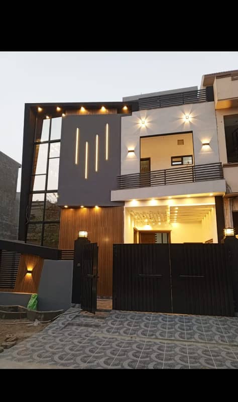 5 Marla Brand New Double Storey Prime Location House in Executive Block Parkview City Lahore 0