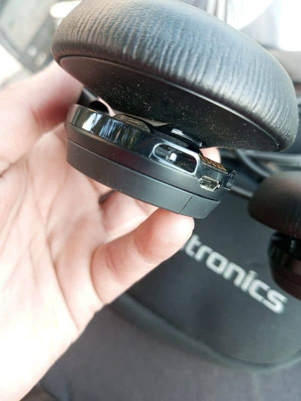 Plantronics - Voyager Focus Bluetooth Headphones 8